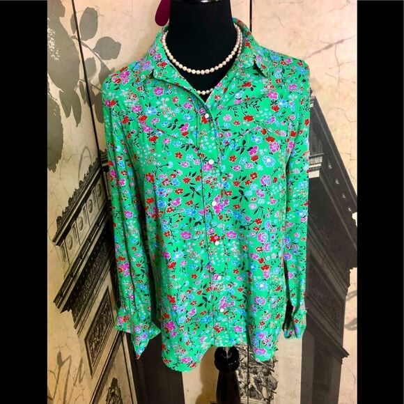 Beautiful feminine blouse by Levi’s size small - Picture 1 of 2